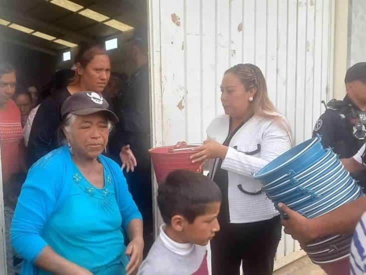 ¡Detallazo!, Alcaldesa de Villa Aldama regala cubetas por el 10 de mayo y es criticada