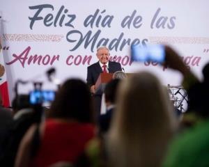 Presidente felicita a madres de México en su día