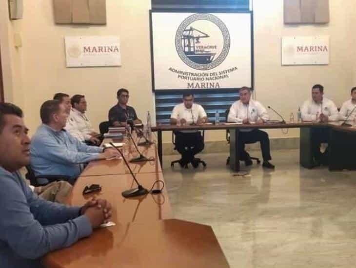 Se reúnen Asipona y transportistas por quejas de saturación en ingreso al puerto de Veracruz