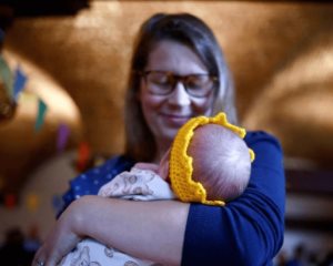 ¡Padres no le harán falta! Nace bebé con ADN de 3 personas en Reino Unido