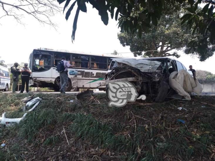Zafarrancho y dos heridos tras accidente en la Córdoba-Veracruz
