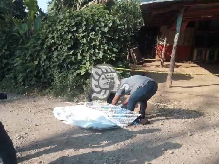 ¡Desnucado! muere hombres tras perder el piso en Atzacan