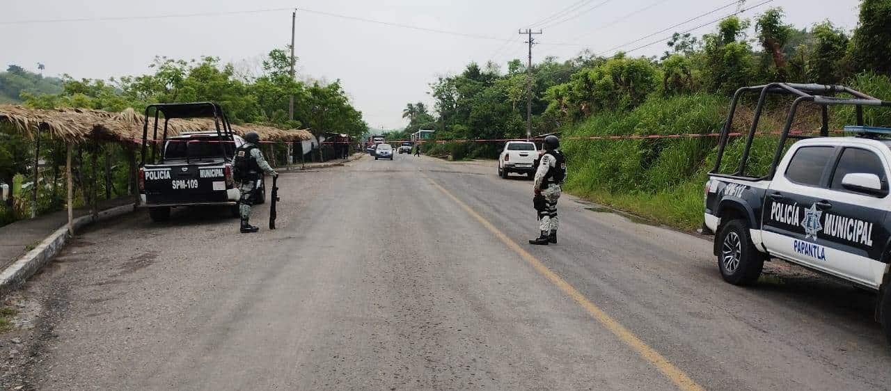 Abren fuego contra auto en carretera de Papantla; un asesinado