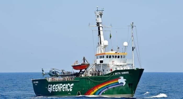 Arriba el barco más icónico de Greenpeace en el Puerto de Veracruz