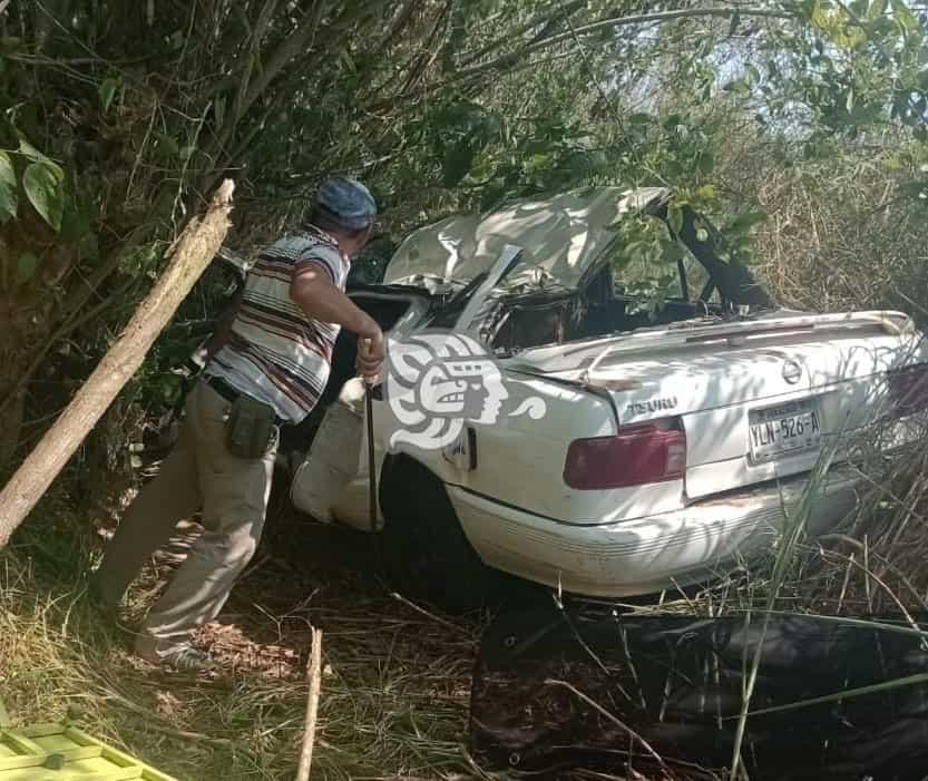 Aparatosa volcadura en camino Chinameca-Chacalapa deja un hombre lesionado