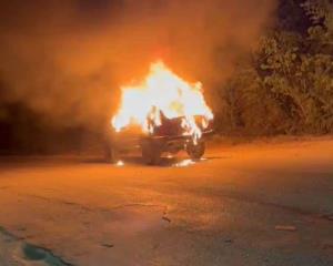 Automóvil de periodista fue atacado con bombas molotov en Tulum, Quintana Roo