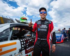 Xavier Razo se lleva la pole en la NASCAR México