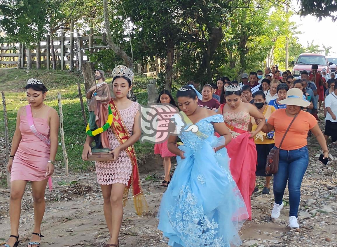 Se lleva a cabo la procesión de las frutas en celebraciones a San Isidro Labrador