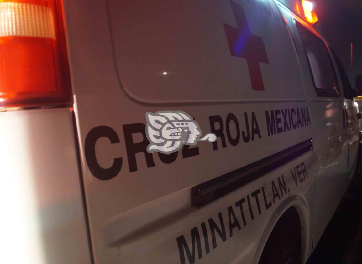 Lluvia provoca accidente; motociclista resulta herido tras derrapar en Minatitlán