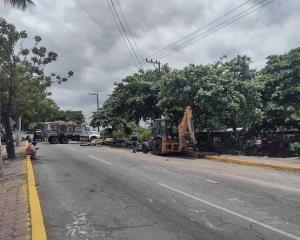 Con policías y maquinaria pesada desalojan a familias en Veracruz (+Video)