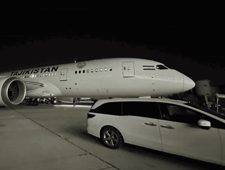 Ya está en Tayikistán el avión presidencial