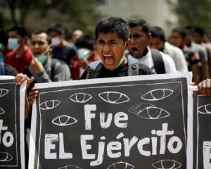 Caso Ayotzinapa se va a aclarar, reiteró López Obrador