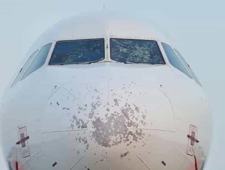 ¡Pánico entre los pasajeros!, Granizo destroza parabrisas de avión en pleno vuelo (+Video)