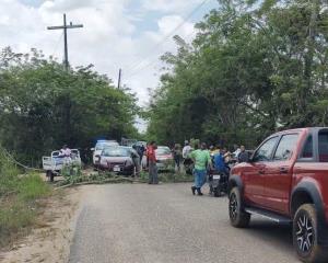 Bloquean la carretera Nanchital- Las Choapas tras falta de luz en Moloacán