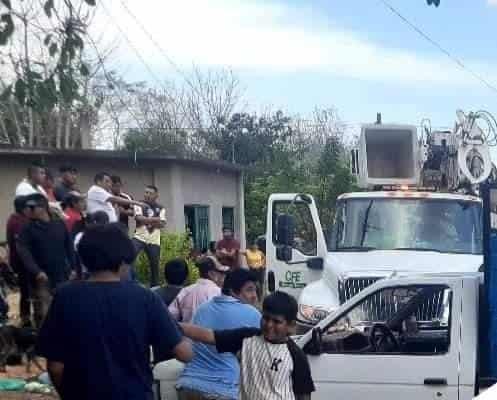 Protestaron en Huazuntlán por falta de energía; pedían retirar contadores digitales