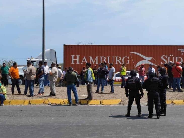 Transportistas fueron denunciados por bloquear puerto de Veracruz: Gobernador