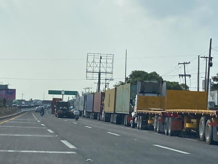 Intenso bloqueo genera caos en la zona portuaria de Veracruz (+Video)