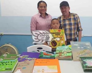 El pequeño Sebastián pasa a la fase regional del concurso Libro Artesanal Veracruzano