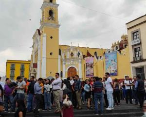 Por sismo de 6.2 en Chiapas, evacúan edificios en Xalapa