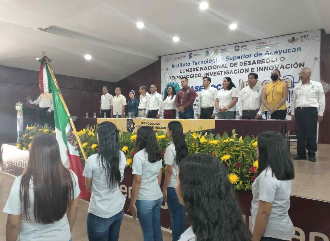 Inicia INNOVATECNM 2023 en Acayucan; participan más de 250 estudiantes