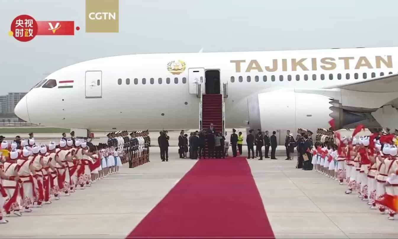Estrena el presidente de Tayikistán el ex avión presidencial (+Video)