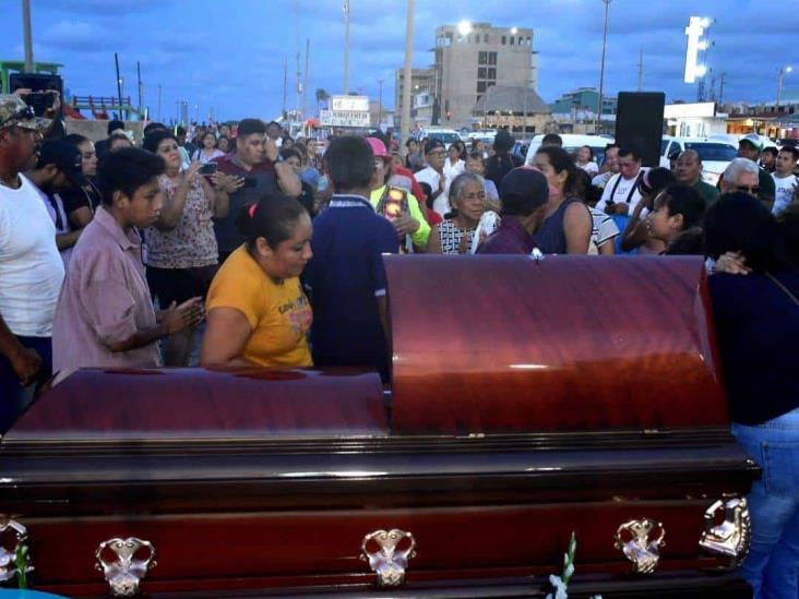 ¡Su público lo despide! Con cuerpo presente, realizan homenaje a "El Teco, asesinado en Las Choapas  (+Vídeo)