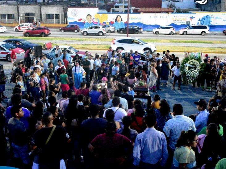 ¡Su público lo despide! Con cuerpo presente, realizan homenaje a "El Teco, asesinado en Las Choapas  (+Vídeo)