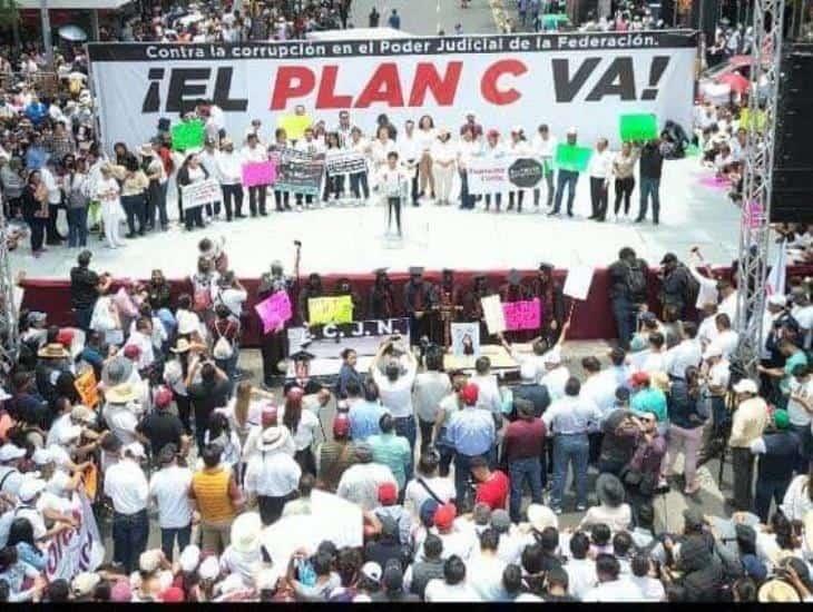 Veracruzanos se manifiestan contra SCJN en CDMX; respaldan plan C de AMLO (+Vídeo)