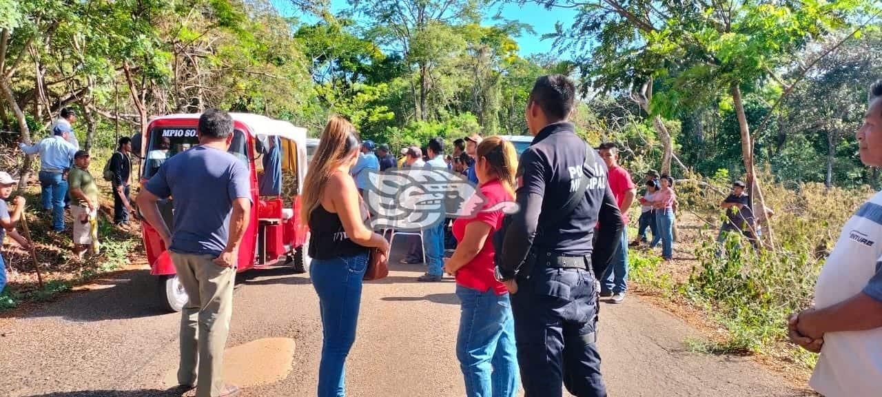 En Soteapan, ejidatarios bloquean carretera a San Fernando