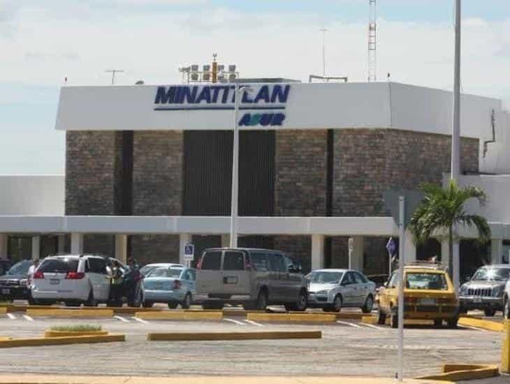 Actividad de Don Goyo deja varados a más de 500 usuarios en Aeropuerto de Minatitlán