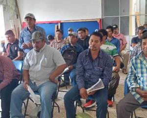 Brinda ORFIS capacitación a agentes municipales y comités de obra en Soteapan