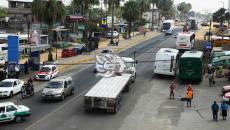 Mueven parada de autobuses por obra en la Costera del Golfo