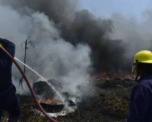 ¡Fuego! Arde en llamas basurero clandestino en la colonia Fidel Herrera Beltrán (+Vídeo)