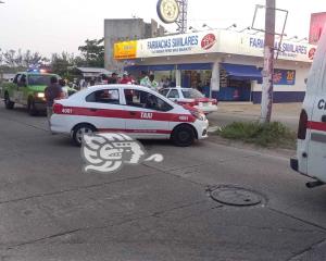 Se accidenta taxista tras resistirse a asalto en Coatzacoalcos