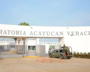 Entre ratas y cucarachas duermen migrantes en estación migratoria de Acayucan: CNDH