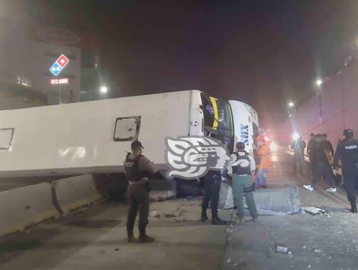 Volcó autobús del SUX en Xalapa