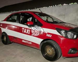 Con ayuda de grúa se robaron taxi en Minatitlán