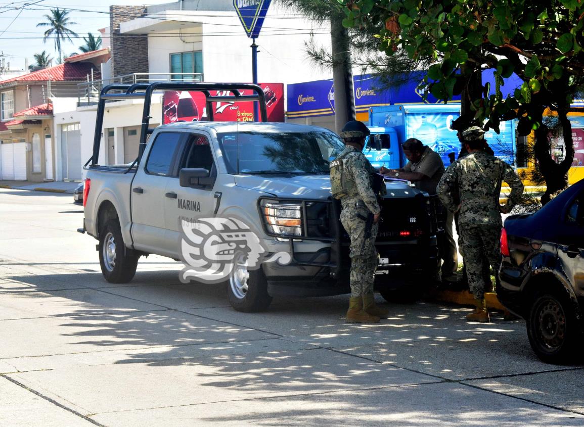 Patrulla de la Marina impacta vehículo particular en Coatzacoalcos