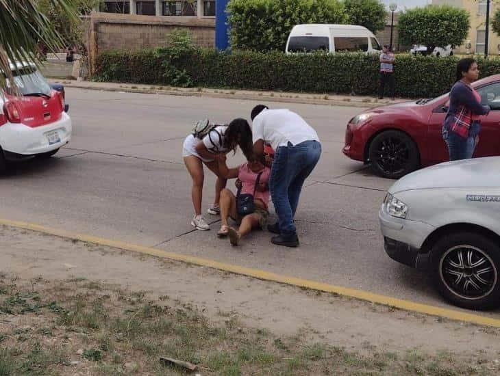 ¡Solo quería cruzar! Arrollan a una mujer en Minatitlán (+Video)