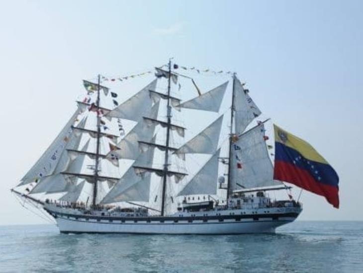 Ya está el buque "Simón Bolívar" en el puerto de Veracruz (+Video)