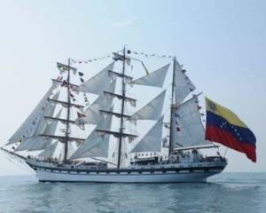 Ya está el buque “Simón Bolívar” en el puerto de Veracruz (+Video)