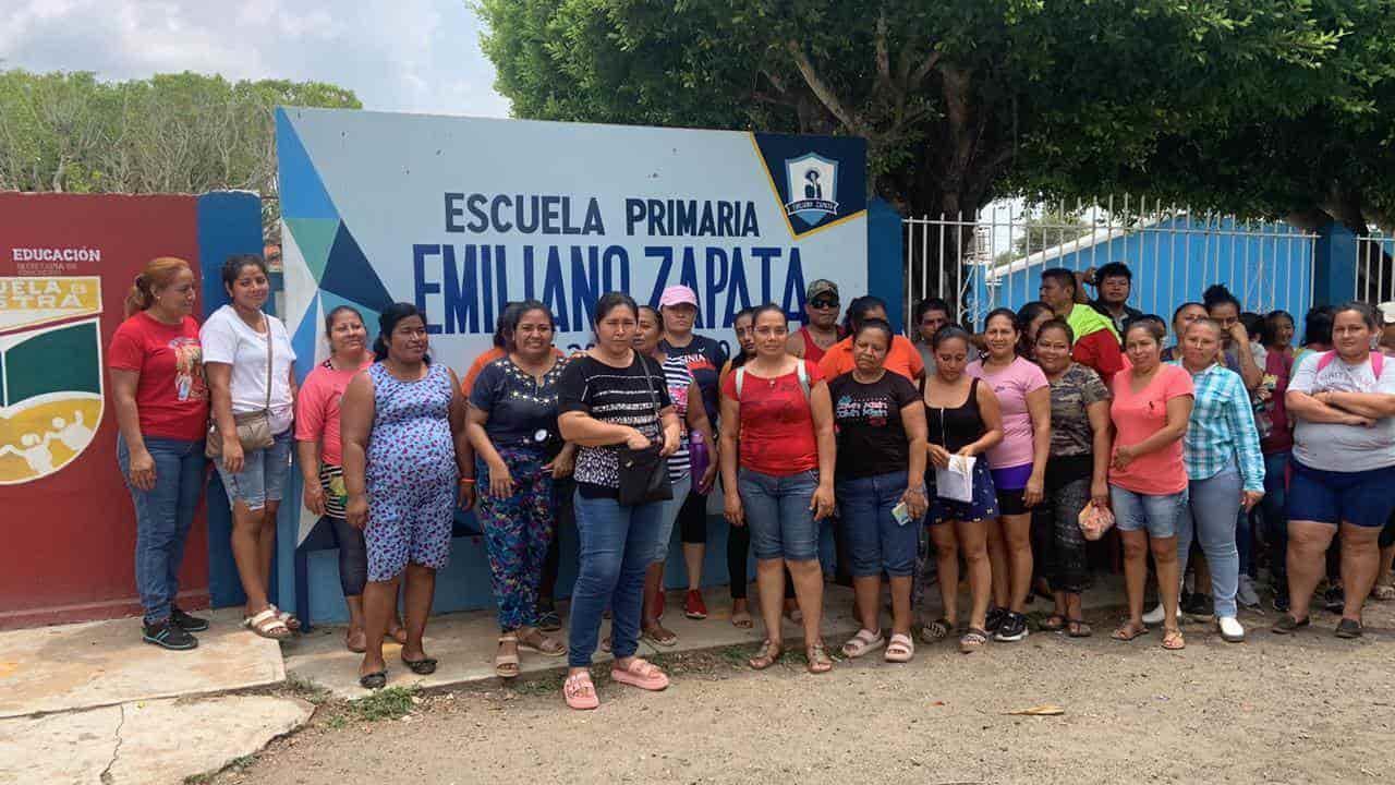 Escuela de Aguilera sigue tomada y padres amenazan con tomar carretera Transistmica