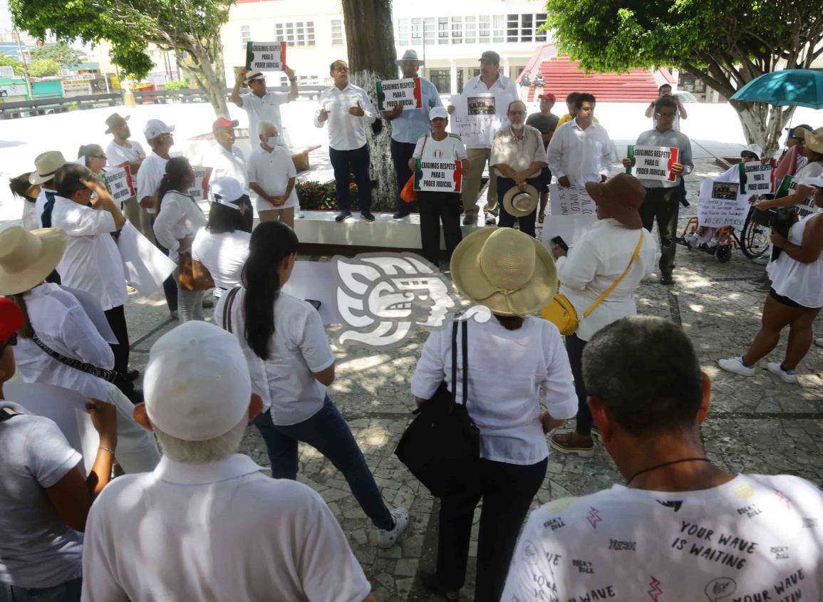 Marchan en defensa de la SCJN; llaman ‘gobernador de cuarta’ a Cuitláhuac
