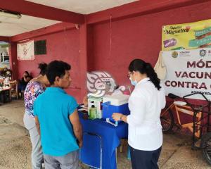 Se instala módulo de vacunación en el centro de Salud de Nanchital y mercados