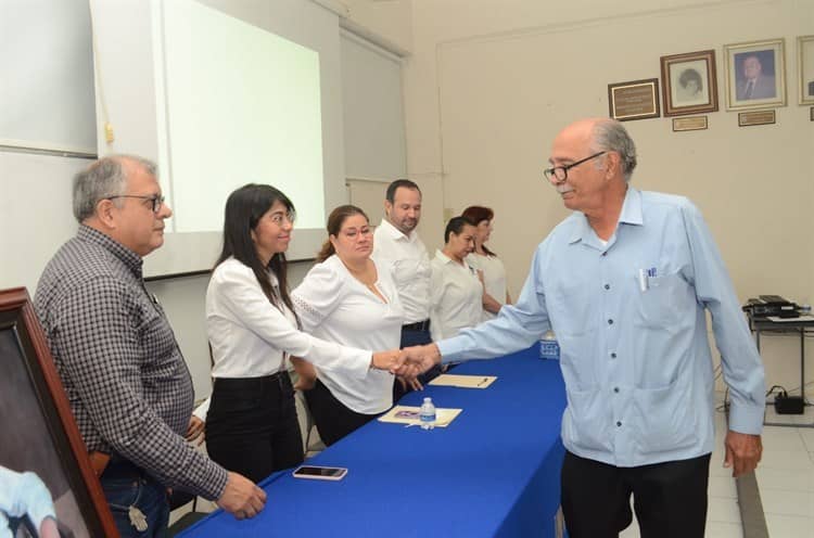 Estudiantes y académicos realizaron homenaje póstumo al Doctor Raúl Antonio Díaz Vega en la Facultad de Nutrición de la UV