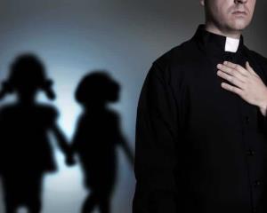 Más de 900 abusos sexuales, admite haber cometido el clero español
