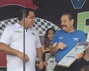 Expo Veracar 2023 entrega reconocimiento a Martín Vaca de Mexicánicos