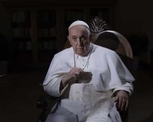 Papa Francisco es operado de urgencia