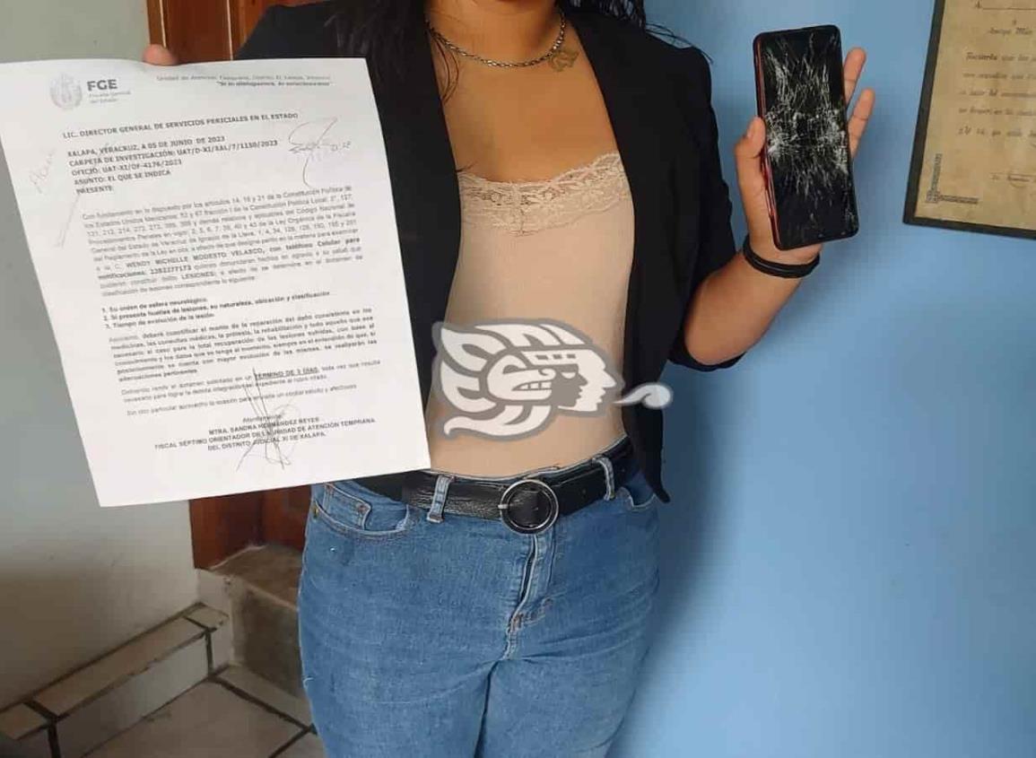 Joven sufrió agresiones y amenazas de policía en Xalapa; ¡le destruyó su teléfono!