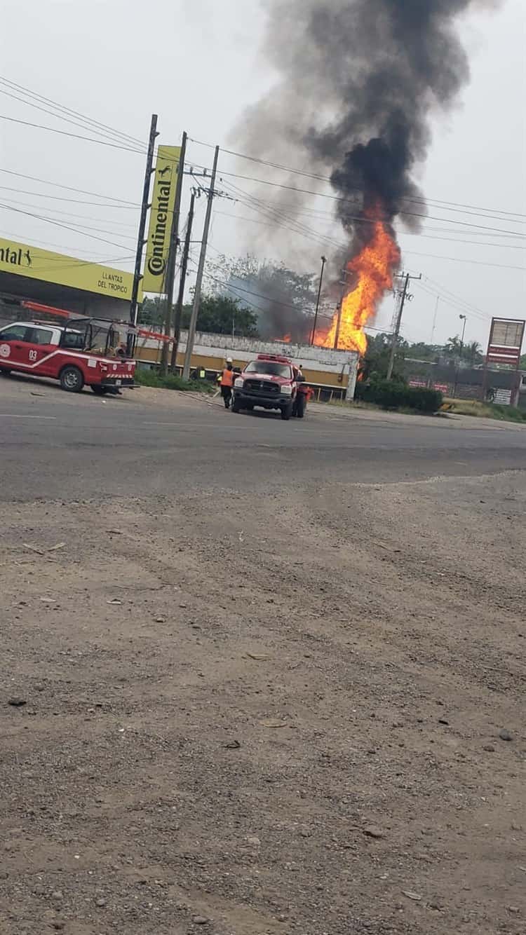 Fuego en estación de gas en Tierra Blanca; hay dos heridos